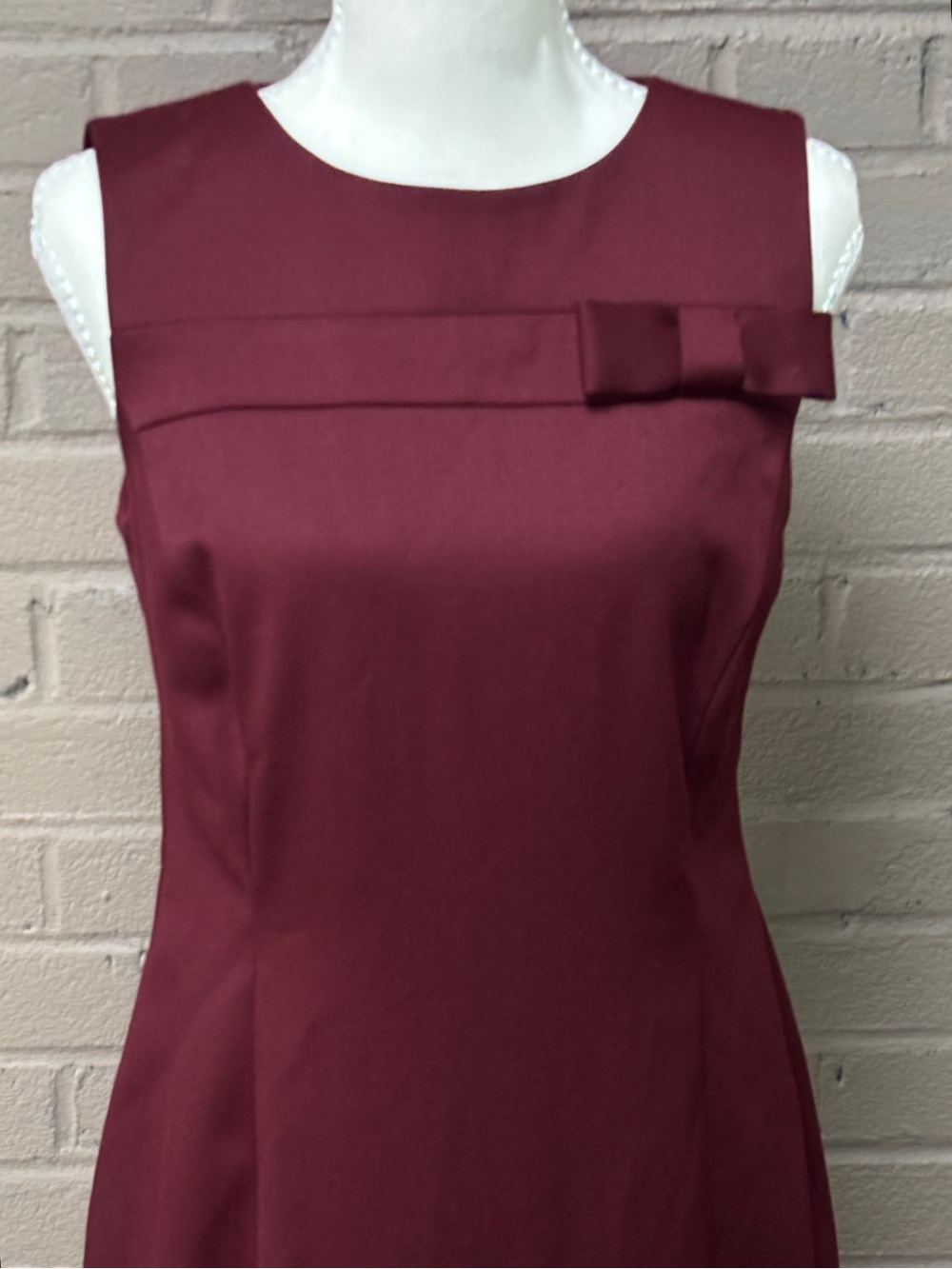 Talbots Sleeveless Sheath Dress in Burgundy with Decorative Bow  10P - Picture 2 of 9
